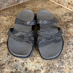 EUC Women’s Meleen Crocs Disney Mickey Mouse Sandals Slides Black & Silver sz 8